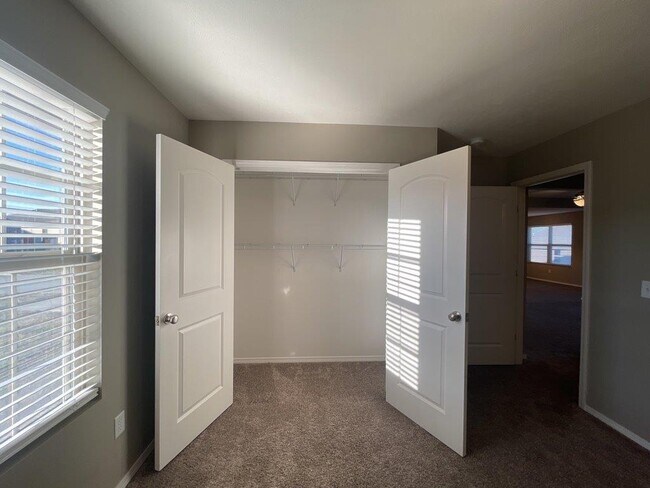 Building Photo - 1338 Marseilles Ave