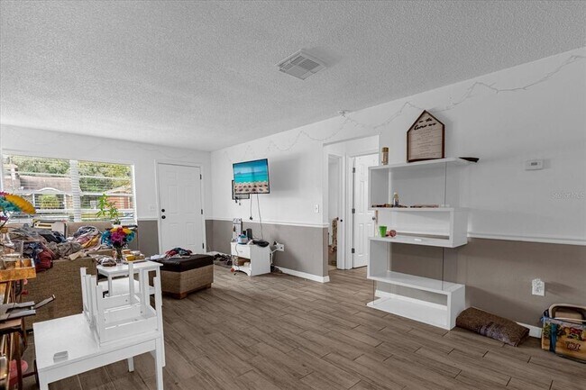 Building Photo - 1267 Woodman Way