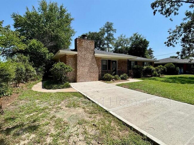 Building Photo - 216 Weldon Rd