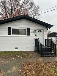 Building Photo - 810 South Ave