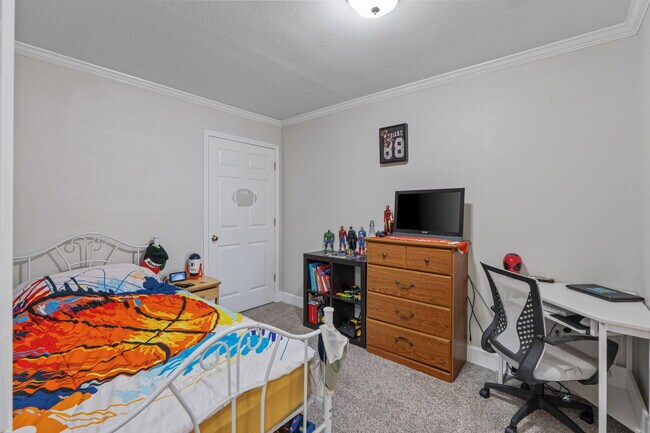 Building Photo - 2711 Bay Club Dr