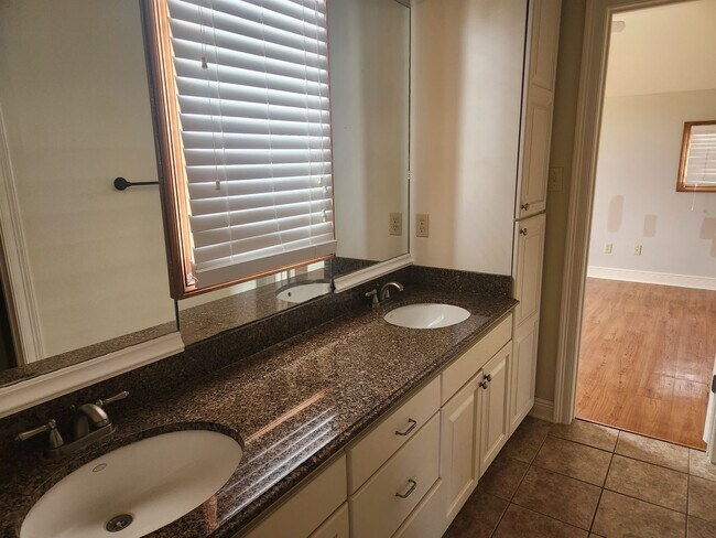 Building Photo - Beautiful 4 Bedroom Home with 3 Baths | 2,692 Sq Ft | $3,300/mo