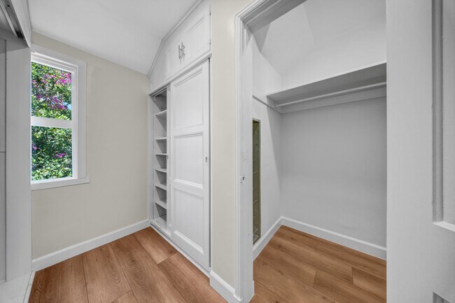 Building Photo - 414 Hilgard Ave