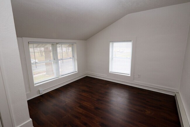 Building Photo - 1601-B