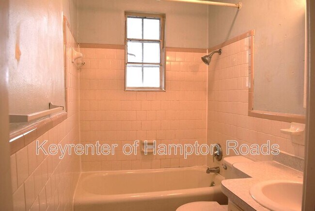 Building Photo - 4809 Colonial Ave