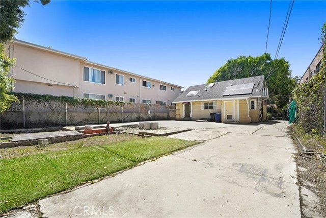 Building Photo - 904 N Stanley Ave