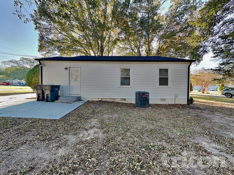 Building Photo - 1 Roberta Rd