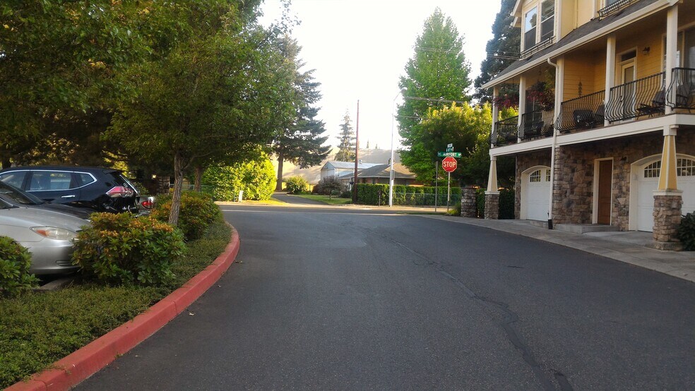 Building Photo - 1916 NE 49th Way