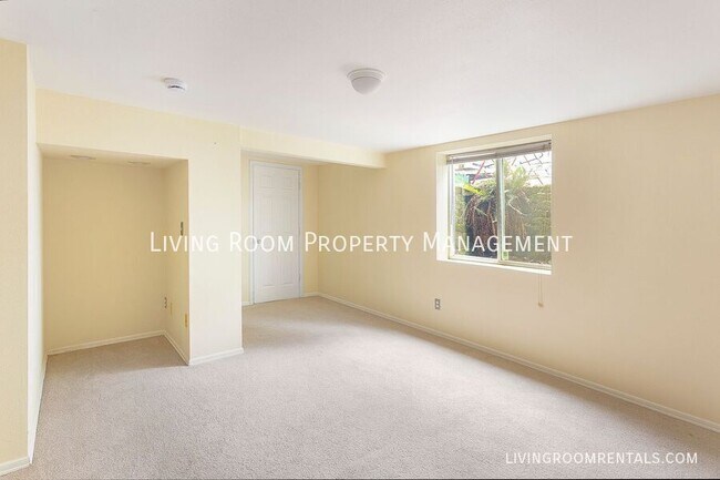 Building Photo - 3135 NE 86th Ave