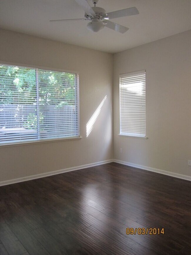 Building Photo - 858 Laurel Dr