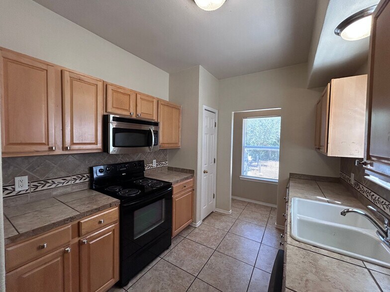 Building Photo - 1104 Canyon Edge Dr