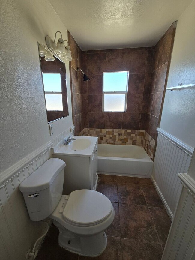 Building Photo - Yucca Ave 6686-6688
