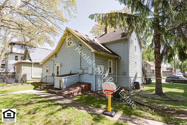 Building Photo - 3112 Thompson Ave