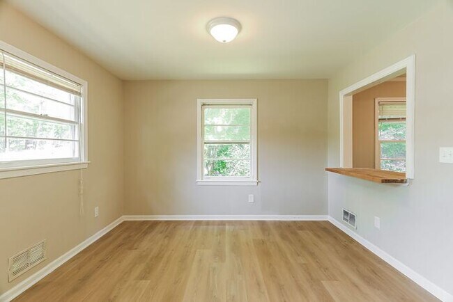 Building Photo - $1300! 3Bed/1Bath in Center Point! Available Soon! Cheers to 250 years—celebrate with limited-tim...