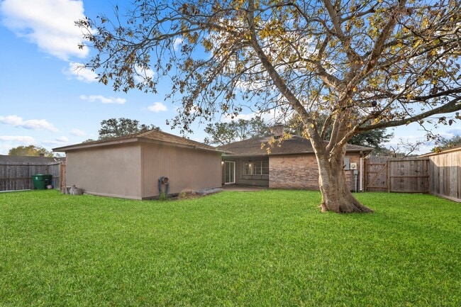 Building Photo - 9302 Claridge Dr