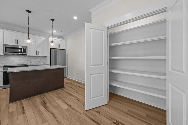 Building Photo - Stunning New Build!