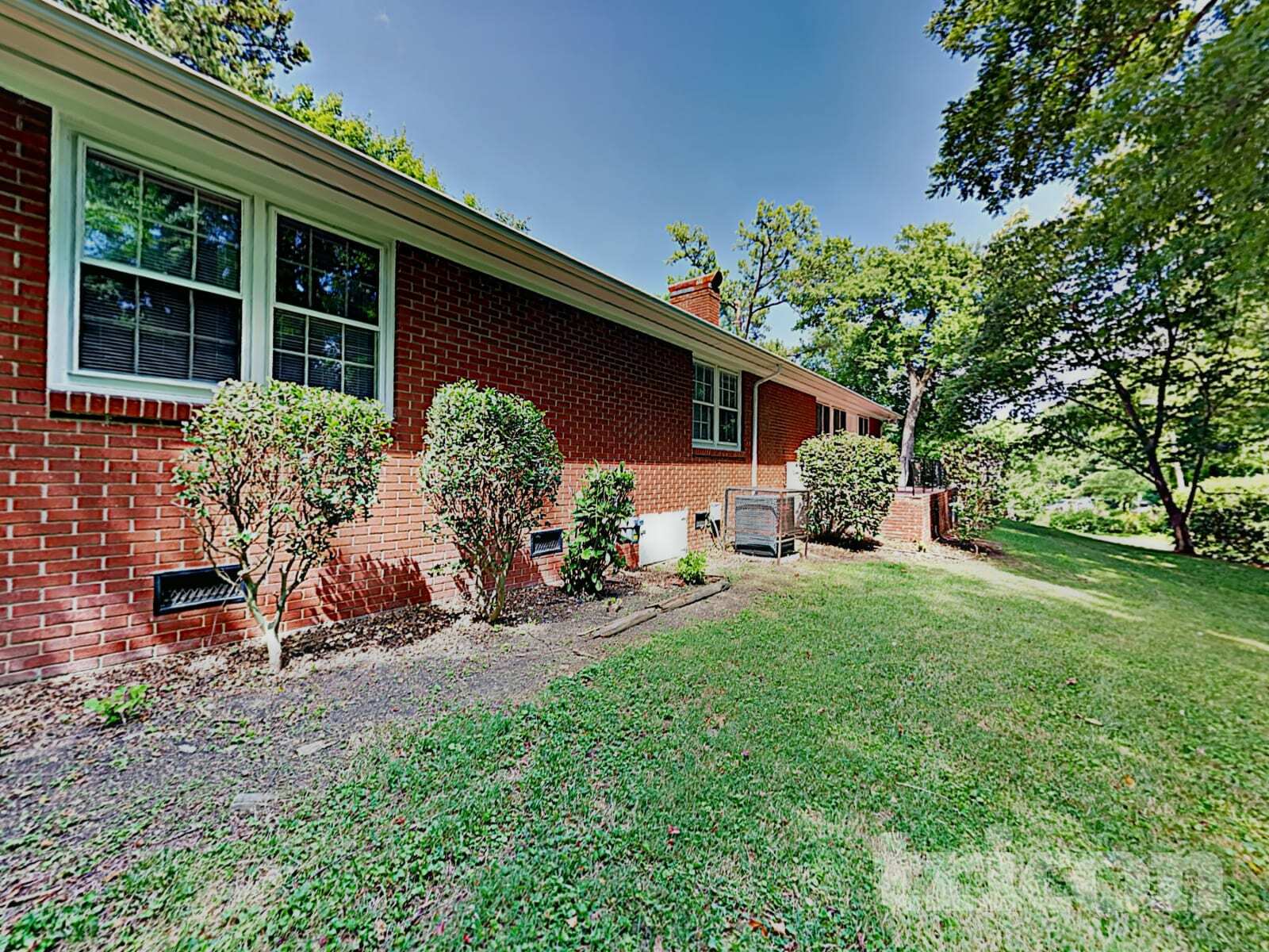 Building Photo - 1122 Paramount Cir