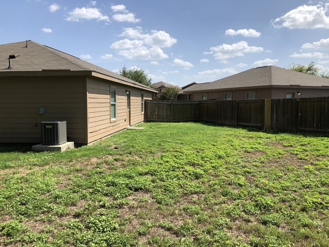 Building Photo - "Hard to Find" Roomy 1-story in Luckey Ran...