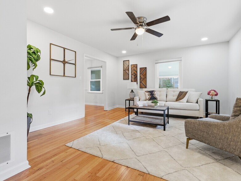 Building Photo - 1113 Yorkshire Dr