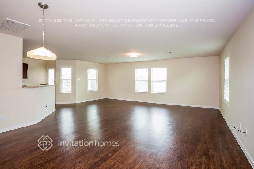 Building Photo - 11407 La Perla Dr