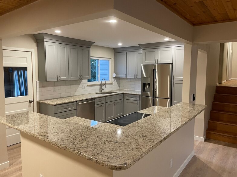 Kitchen - 33 Minden Cir