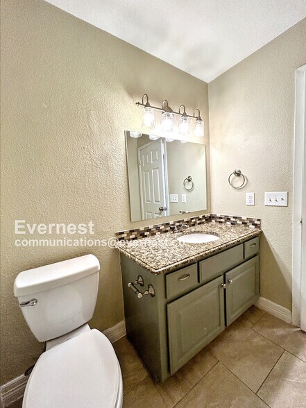 Building Photo - 2701 Deeringhill Dr