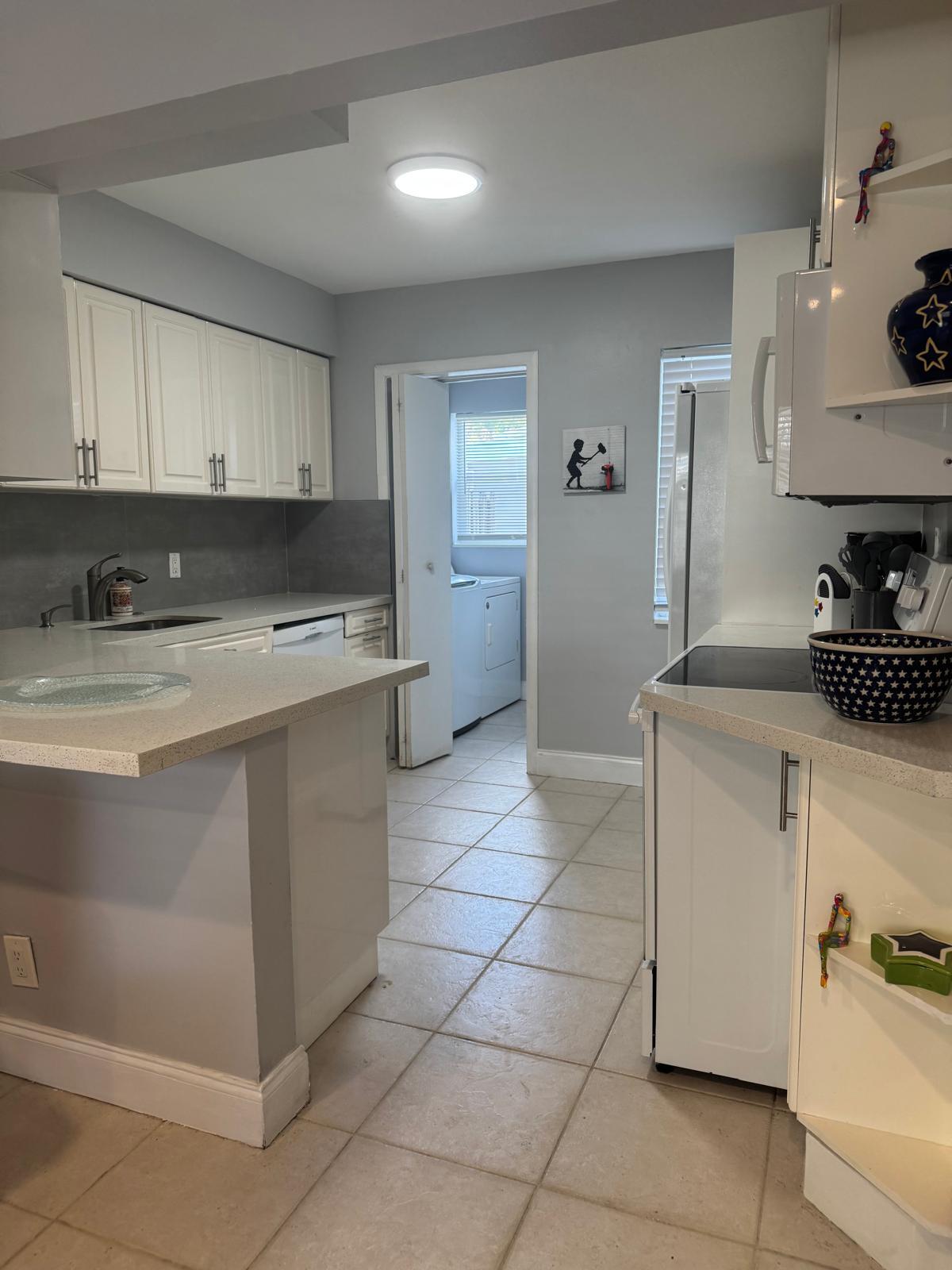 Building Photo - 2501 NW 9th Ter