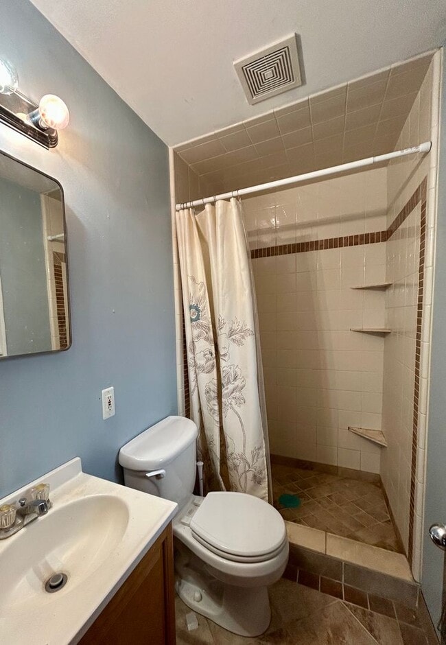 Building Photo - Spacious Single-Story Home on Corner Lot