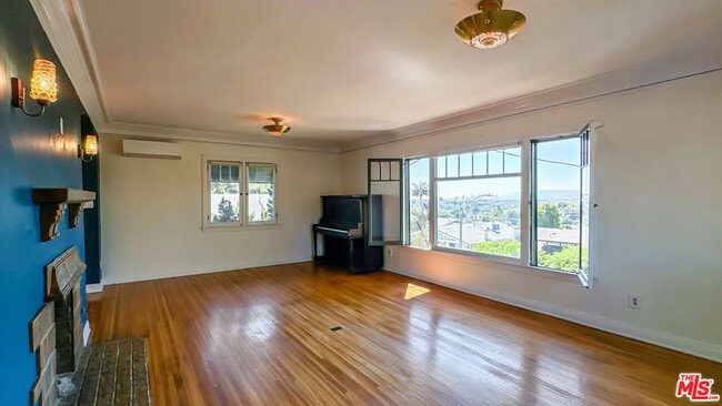 Building Photo - 1024 Coronado Terrace