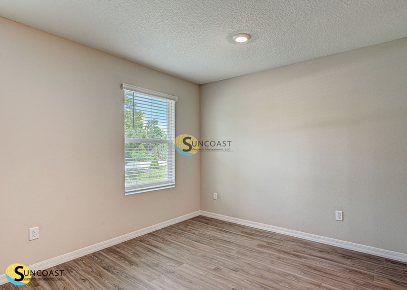 Building Photo - 9564 Hood Rd