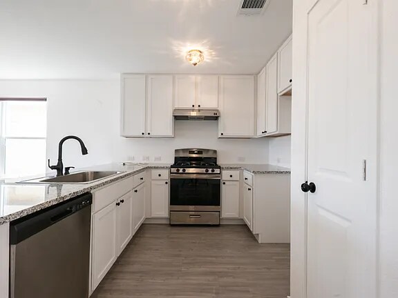 Building Photo - 9051 Navarro Vis