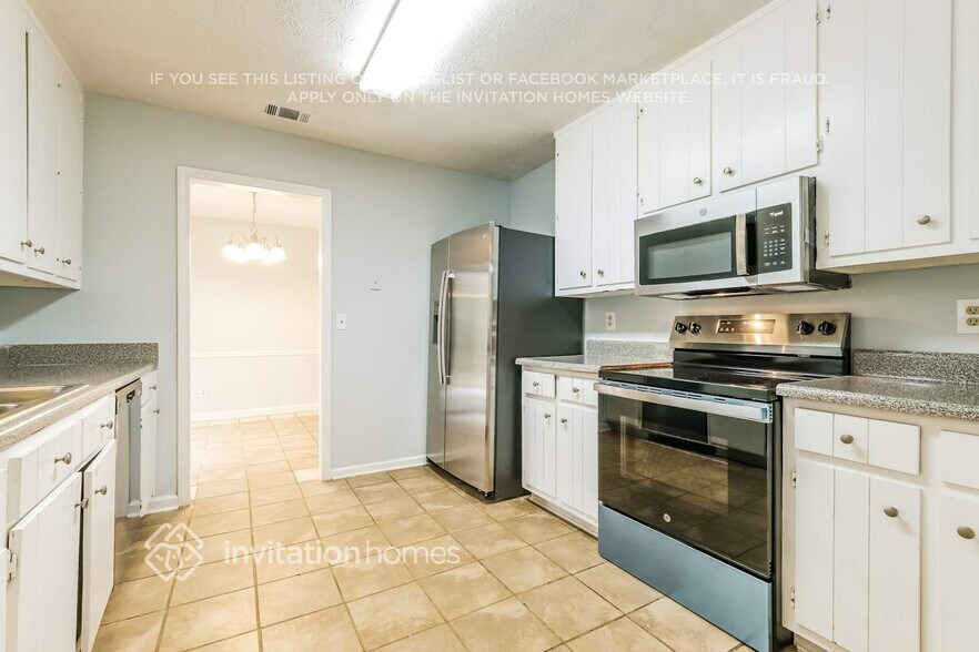 Building Photo - 1002 Providence Way