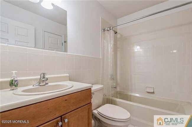 Building Photo - 115 Chariot Ct