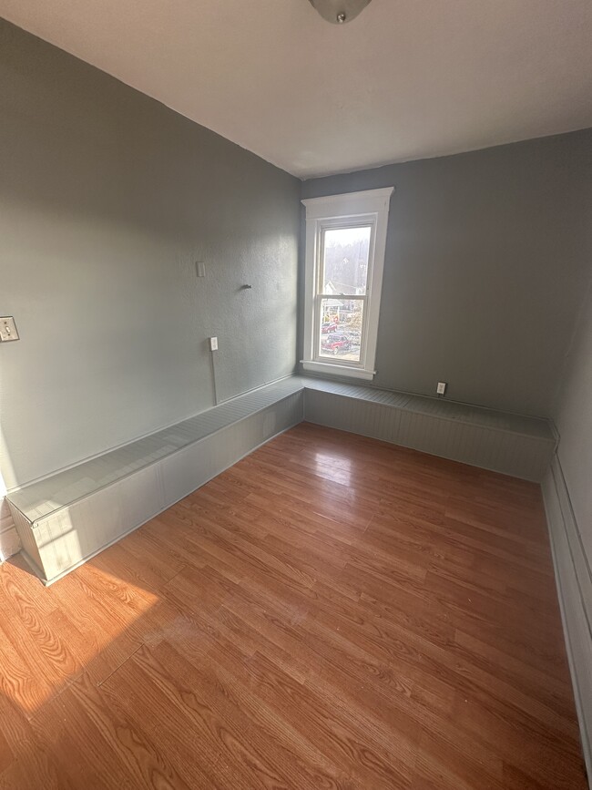 Building Photo - 600 Broadway St