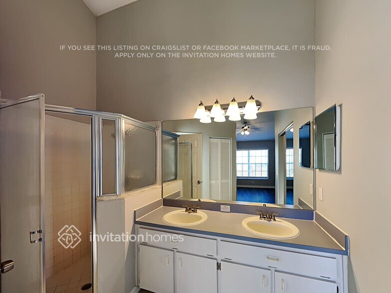 Building Photo - 10424 Autumnwood Dr