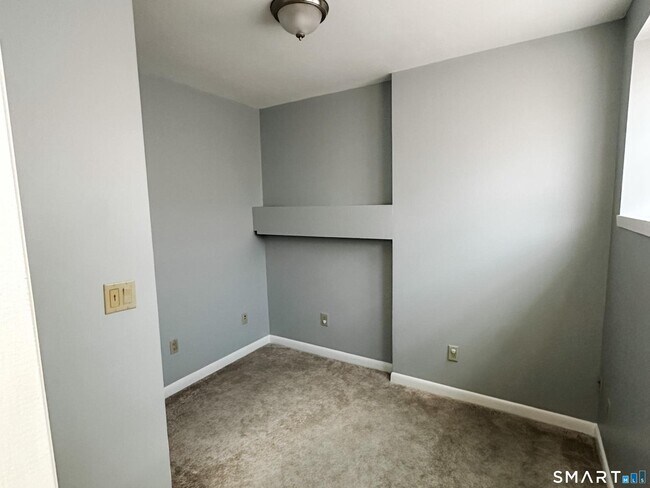 Building Photo - 439 Henry Ave Ext