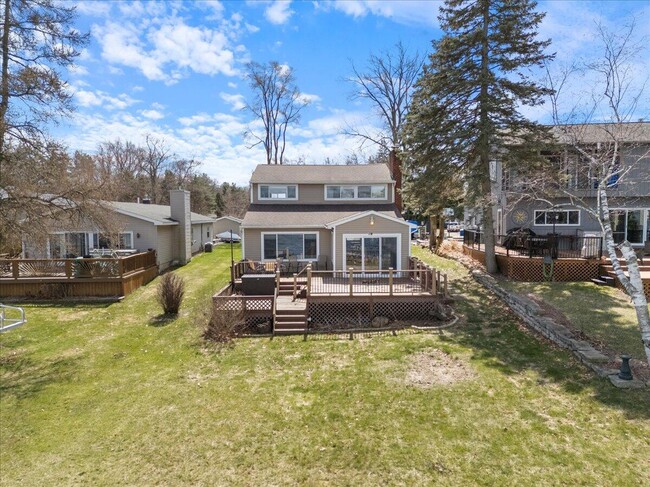 Building Photo - 4500 Island Park Dr