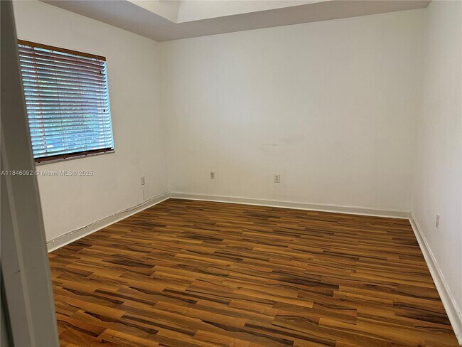 Building Photo - 5709 NW 113th Ct