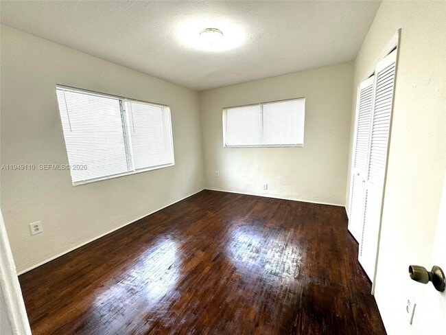 Building Photo - 433 Santander Ave