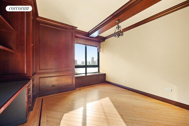 Building Photo - 100 United Nations Plaza