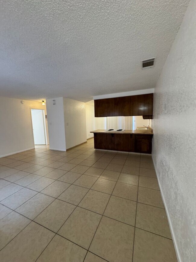 Building Photo - 2962