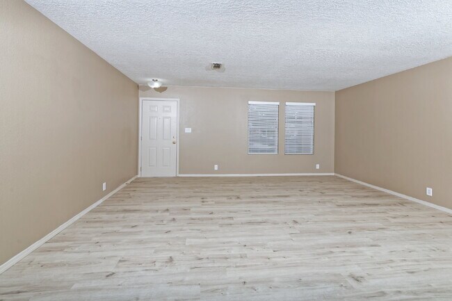Building Photo - I-40 freeway access nearby. Couple blocks ...