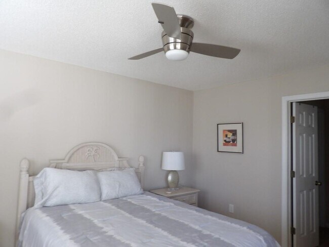 Building Photo - 4622 Greenbriar Dr