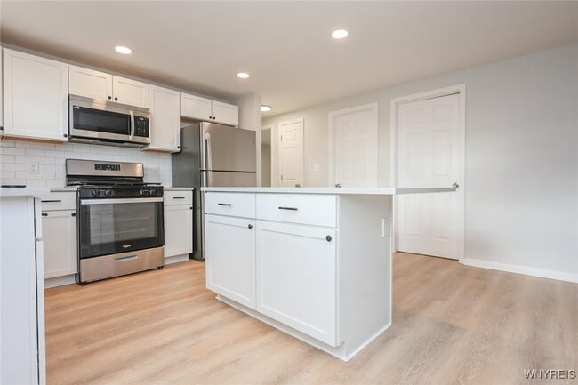 Building Photo - 862 Falcon Dr