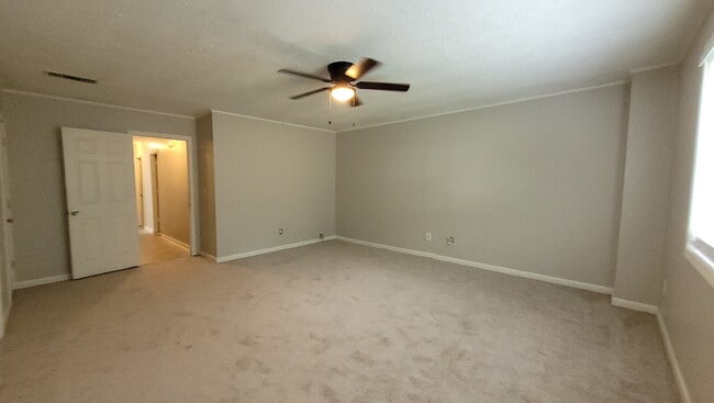 Building Photo - [NEW PRICE] Spacious 4 Bed / 2.5 Bath home...