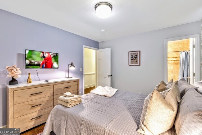 Building Photo - 1897 Mt Vernon Rd