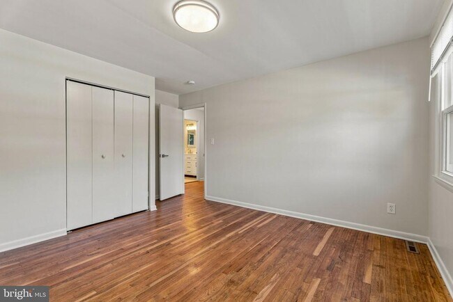 Building Photo - 4631 Hawksbury Rd