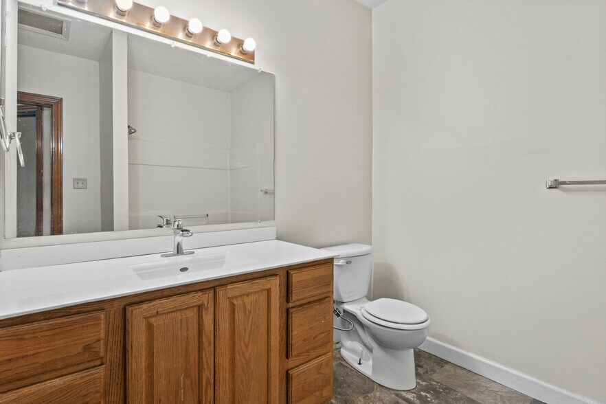 Building Photo - 2219 S Elm St