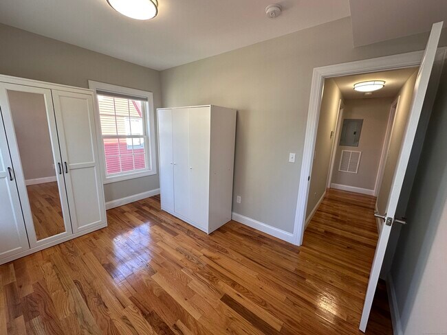 Building Photo - 41 Darina Pl