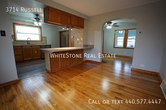 Building Photo - 3714 Russell-